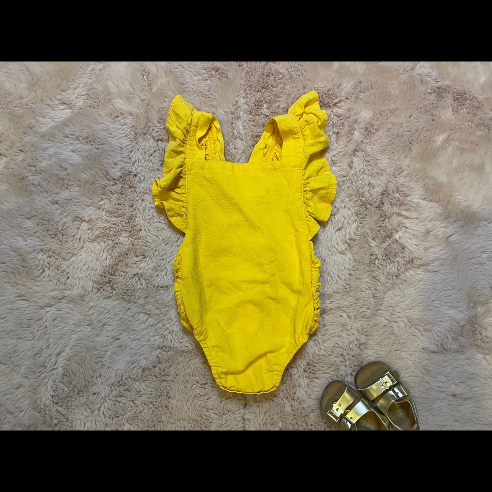 Small shop 6-12M yellow romper EUC